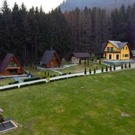 山林小屋 Green Property