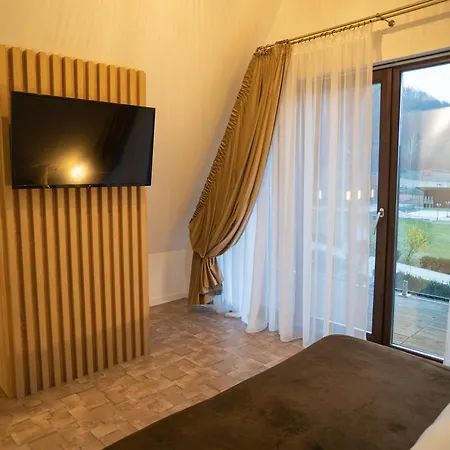 山林小屋 Green Property Dofteana
